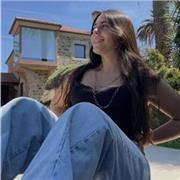 soy muy abierta y risueña y me encantan los niños de todas las edades